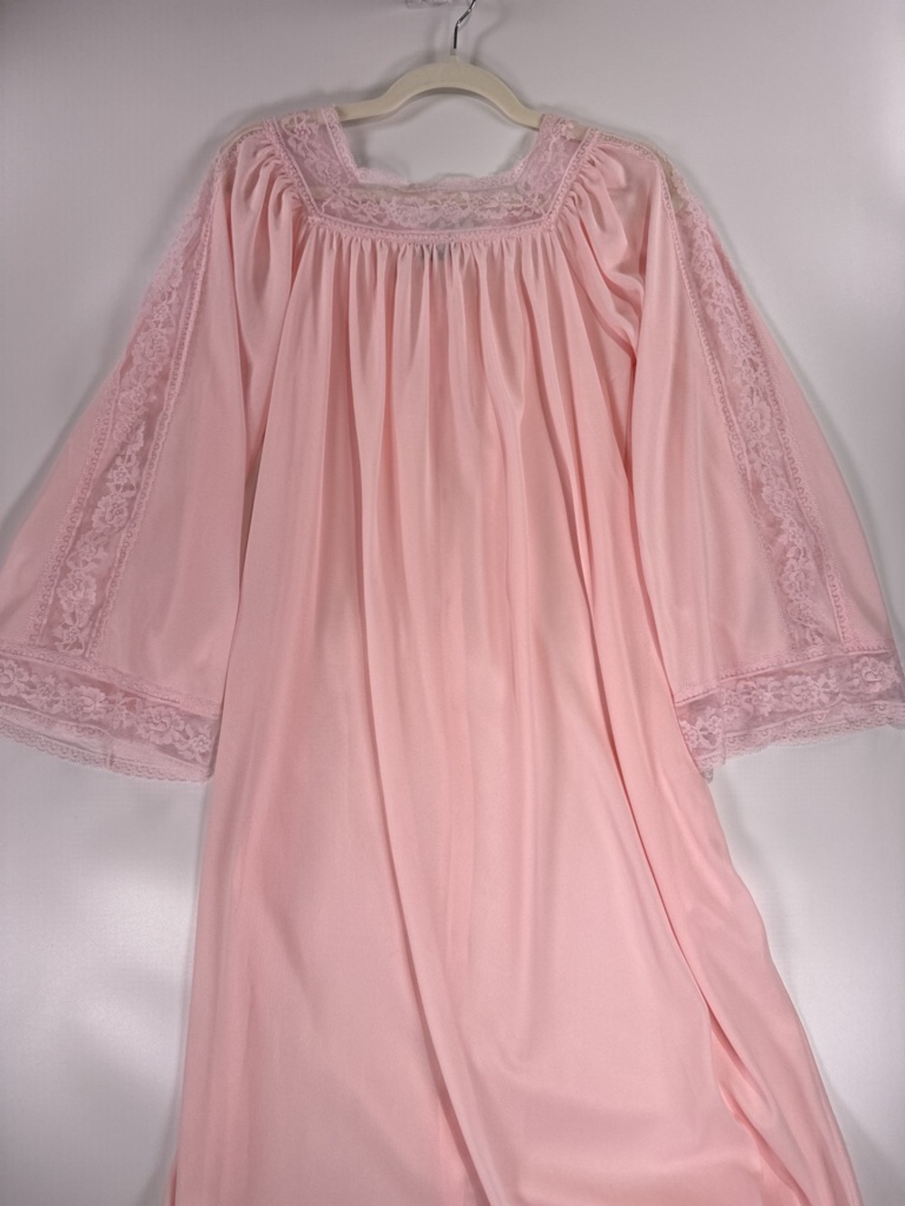 Diane Von Furstenberg Long Soft Pink Button-Front Nightgown with Lace - Picture 5 of 15